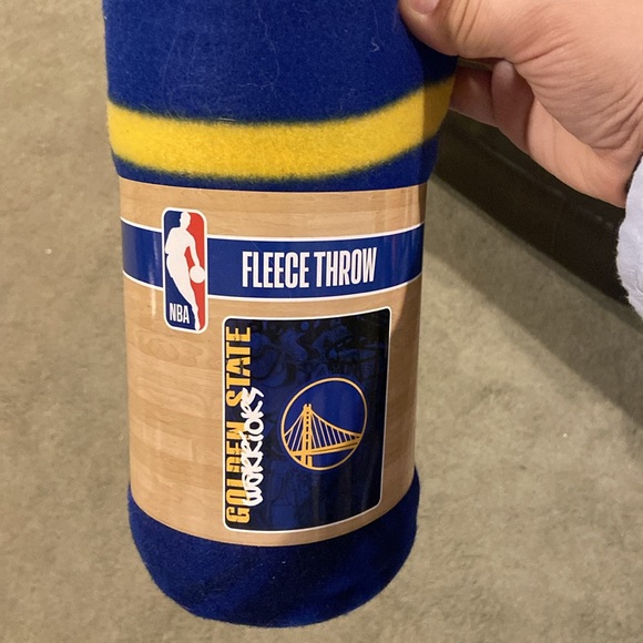 NBA Golden State Warriors Lightweight Fleece Throw Blanket (Approx 5ft x 4ft) - Picture 2 of 2